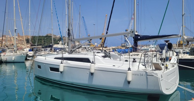 Beneteau Oceanis 34.1 First Line Beneteau Oceanis 34.1 First Line